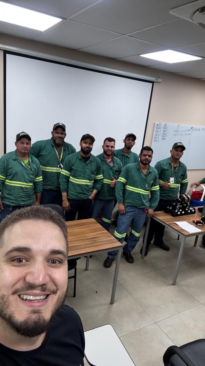 Equipe formada em alinhamento de eixos