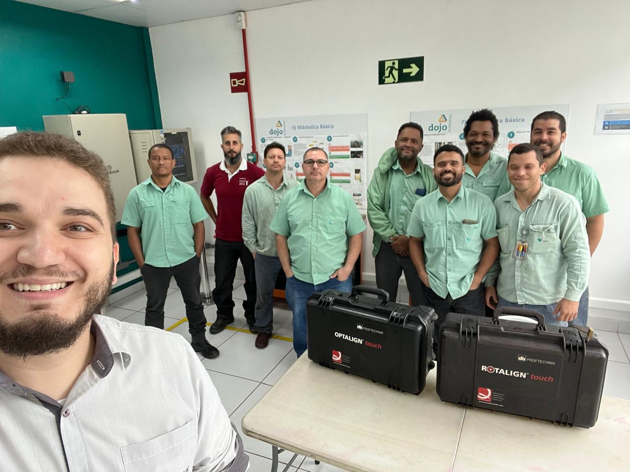 Turma capacitada com Optalign e Rotalign Touch
